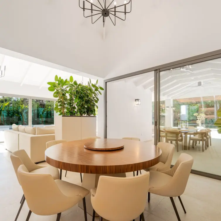 Venta de villa independiente en Nueva Andalucía