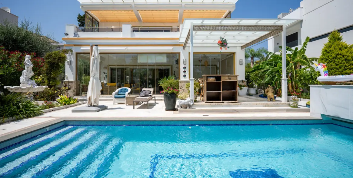 Sale of detached villa in Marbella (district Marbella) 1