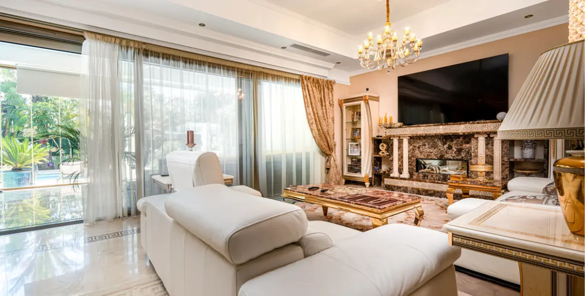 Sale of detached villa in Marbella (district Marbella) 2