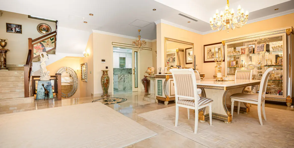 Sale of detached villa in Marbella (district Marbella) 4