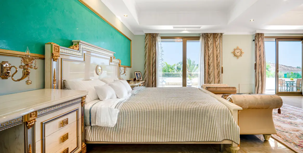 Sale of detached villa in Marbella (district Marbella) 8