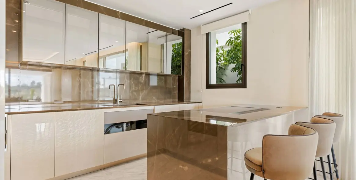 Долгосрочная аренда апартаментов на первом этаже в Marbella (район The Golden Mile) 6