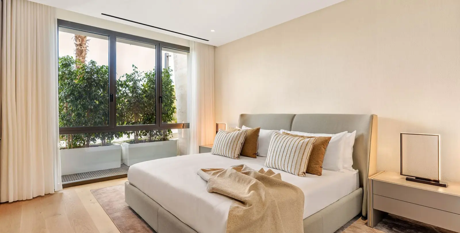 Short-term rent of ground floor apartment in The Golden Mile 20