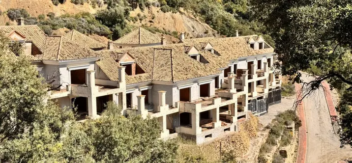 Sale of residential plot in Istán 0