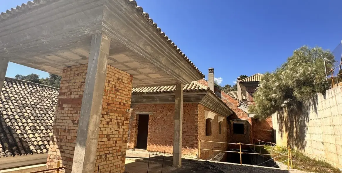 Sale of residential plot in Istán 4