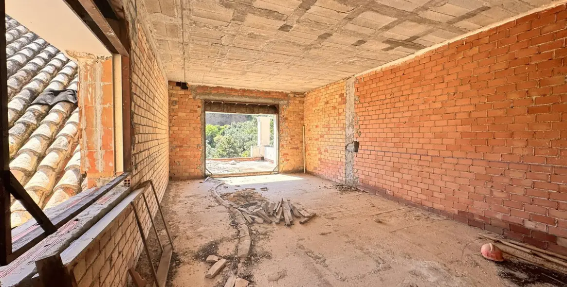 Sale of residential plot in Istán 6