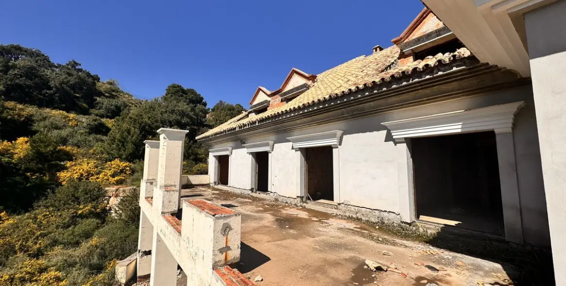 Sale of residential plot in Istán 8