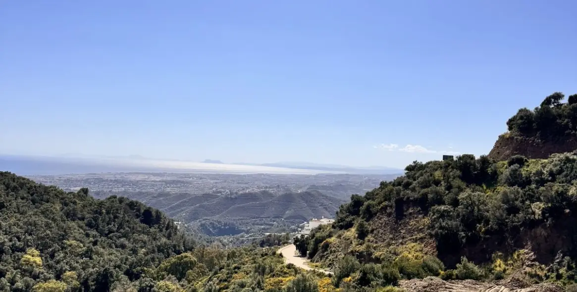 Sale of residential plot in Istán 14