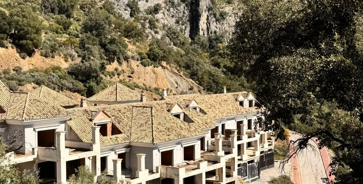 Sale of residential plot in Istán 18