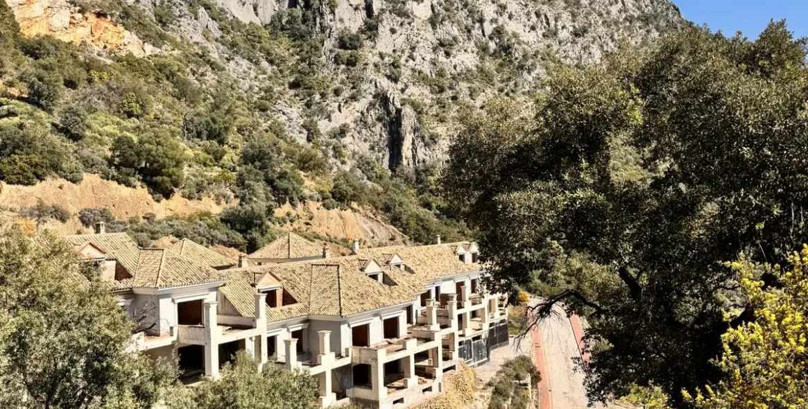 Sale of residential plot in Istán 19