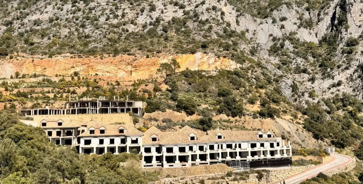 Venta de parcela residencial en Istán 24