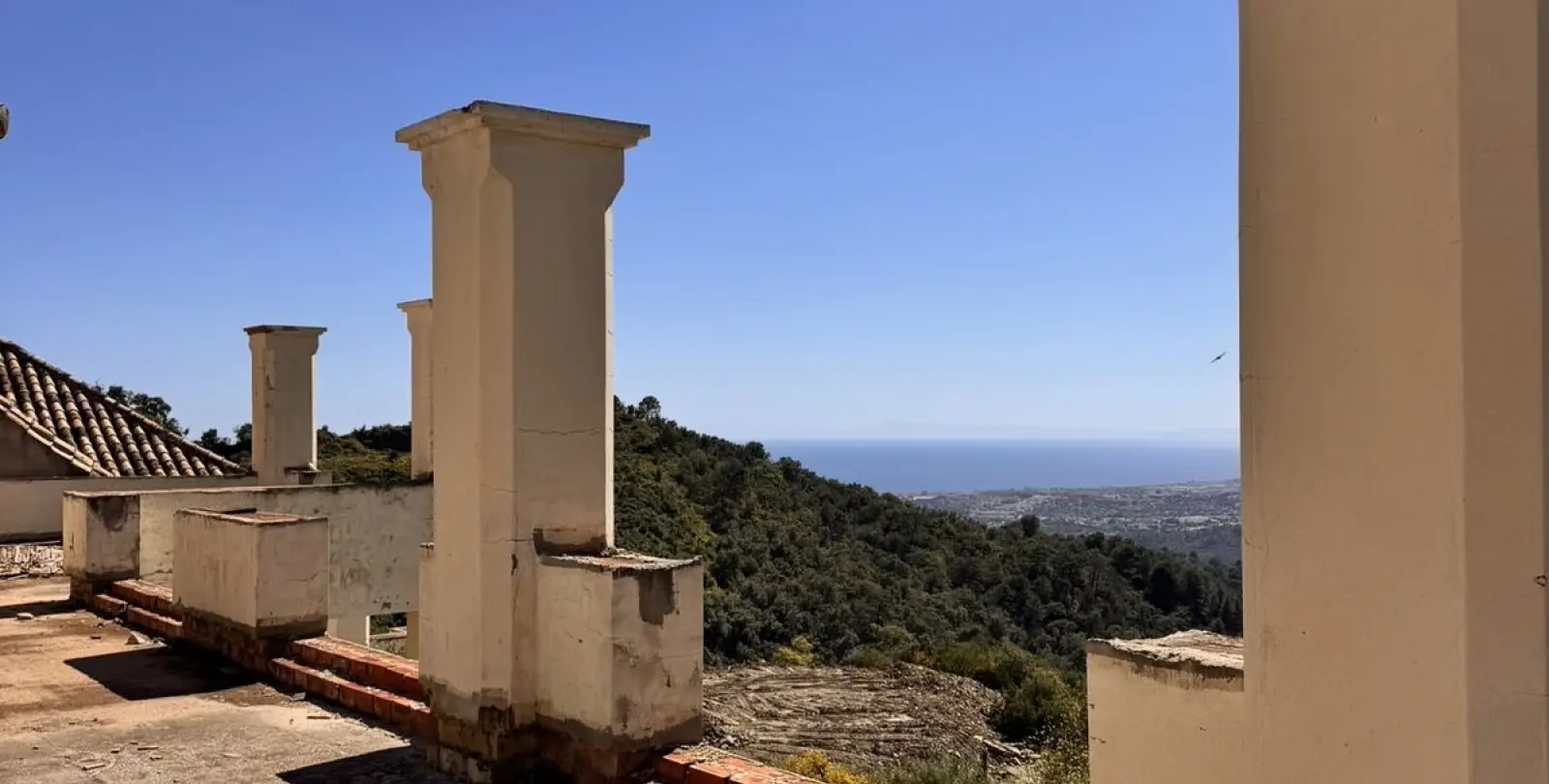 Venta de parcela residencial en Istán 12
