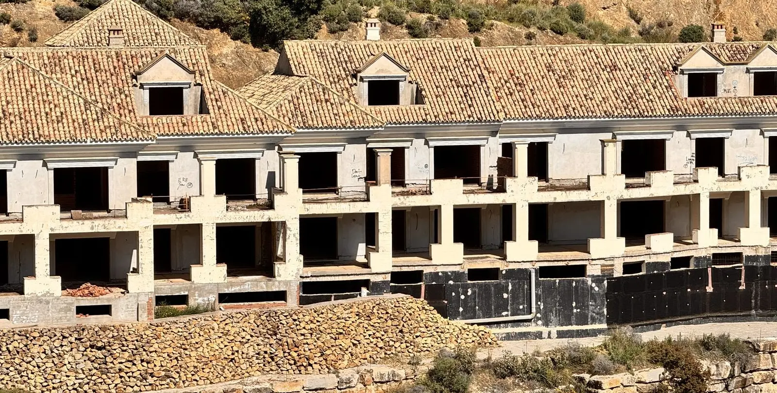 Venta de parcela residencial en Istán 23