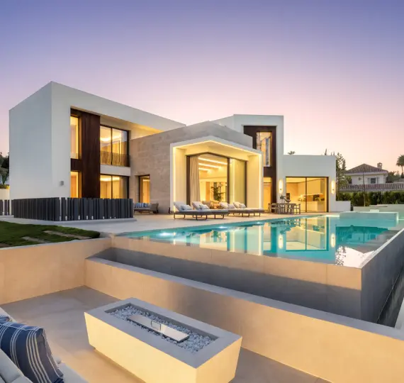 Sale of detached villa in Nueva Andalucía