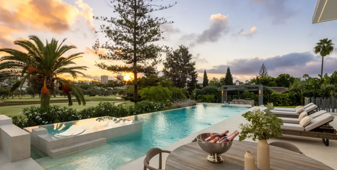 Sale of detached villa in Nueva Andalucía 3