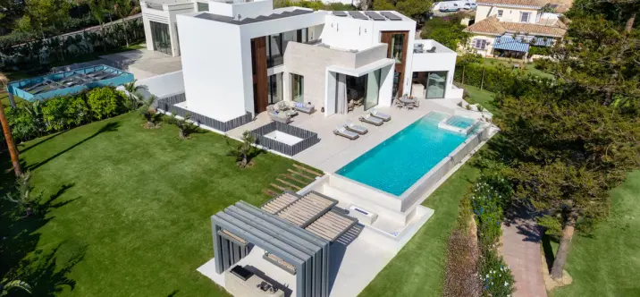 Sale of detached villa in Nueva Andalucía 3