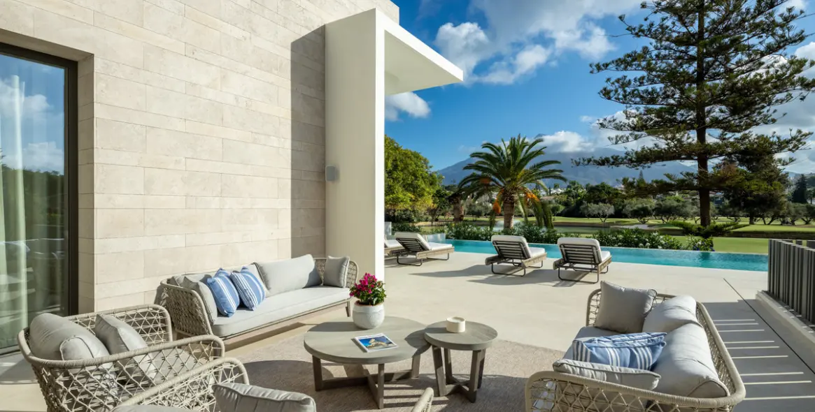 Sale of detached villa in Nueva Andalucía 13