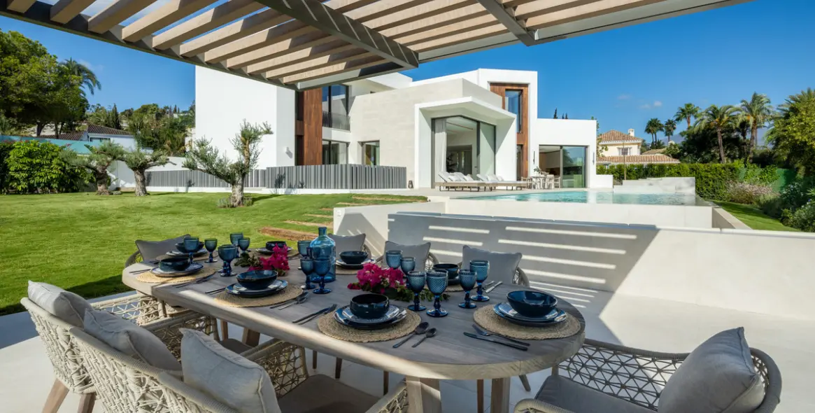 Sale of detached villa in Nueva Andalucía 16