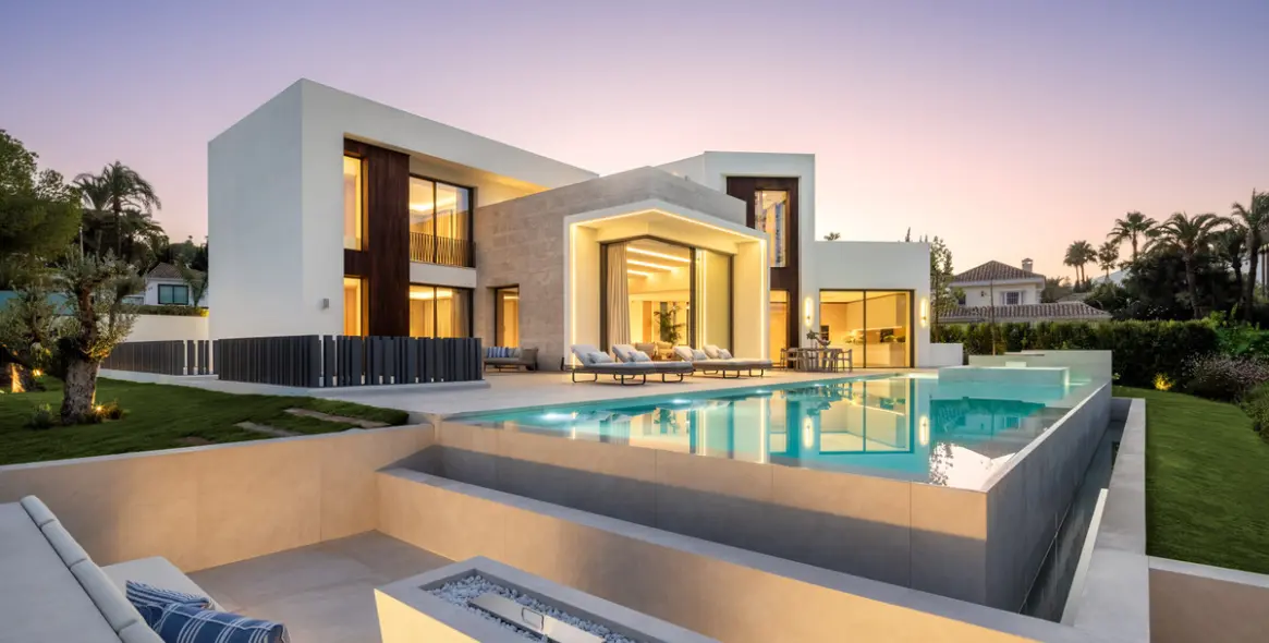 Venta de villa independiente en Nueva Andalucía 1