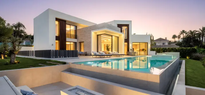 Venta de villa independiente en Nueva Andalucía 0