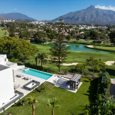 Venta de villa independiente en Nueva Andalucía