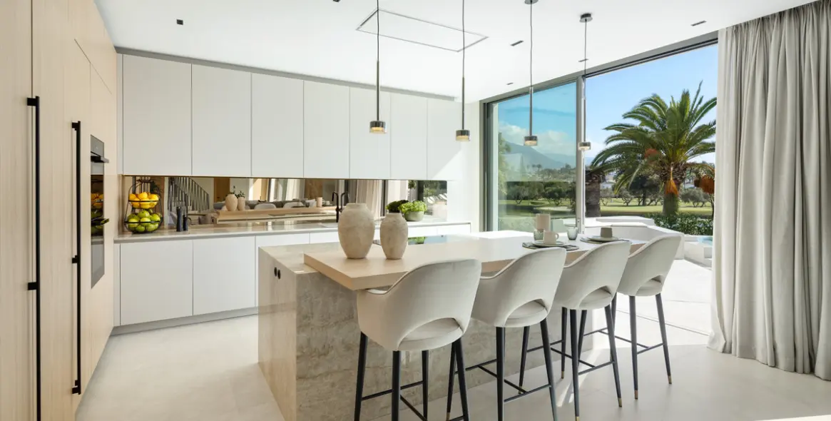 Venta de villa independiente en Nueva Andalucía 10