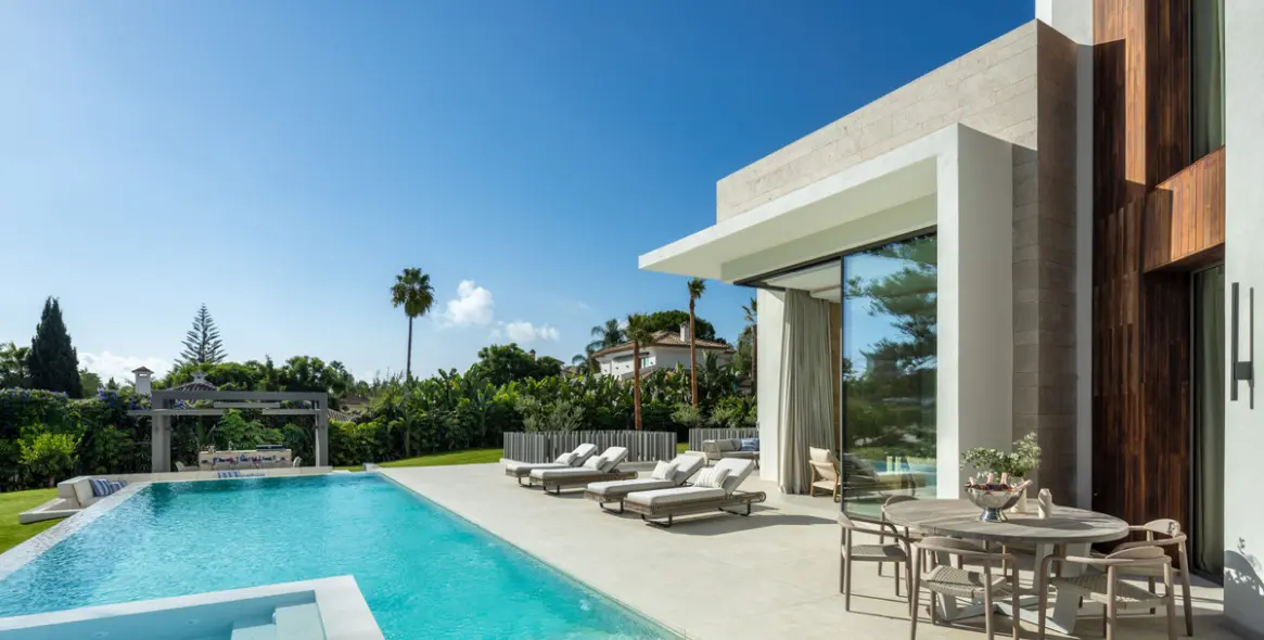 Venta de villa independiente en Nueva Andalucía 14