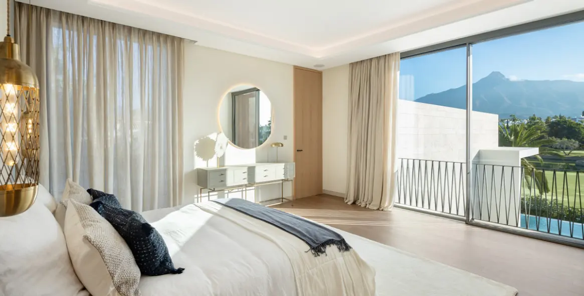 Venta de villa independiente en Nueva Andalucía 19