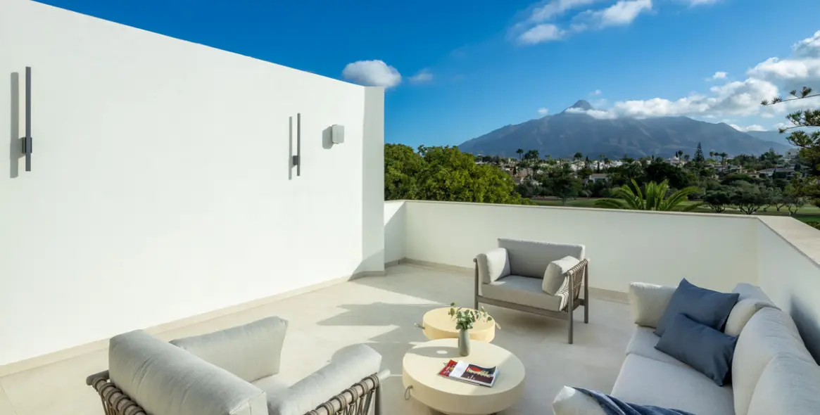 Venta de villa independiente en Nueva Andalucía 21