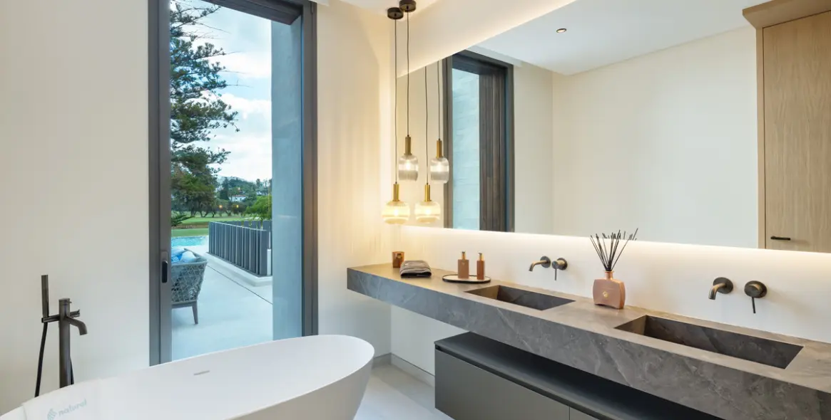 Venta de villa independiente en Nueva Andalucía 26