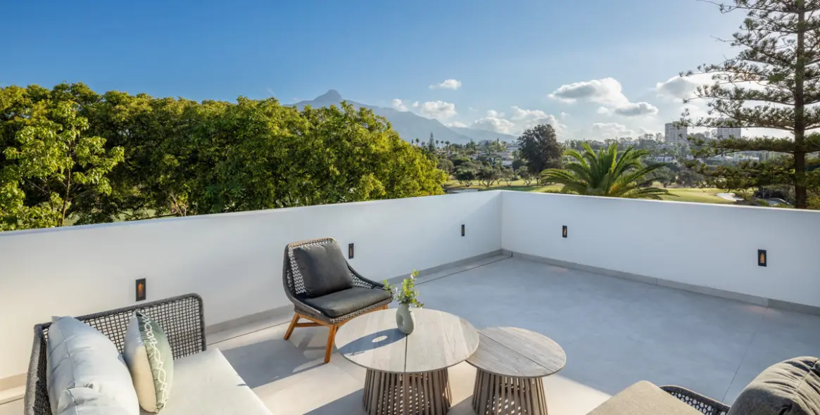 Venta de villa independiente en Nueva Andalucía 27