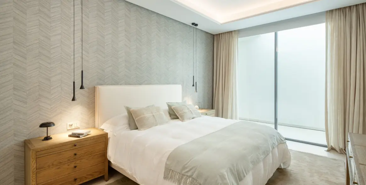 Venta de villa independiente en Nueva Andalucía 28