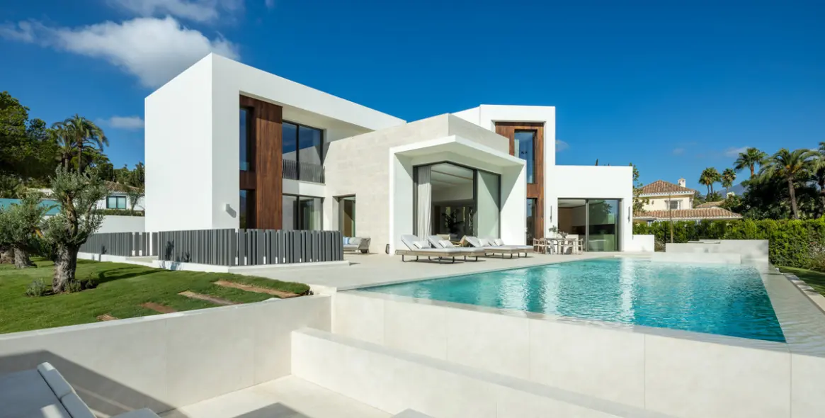 Venta de villa independiente en Nueva Andalucía 32