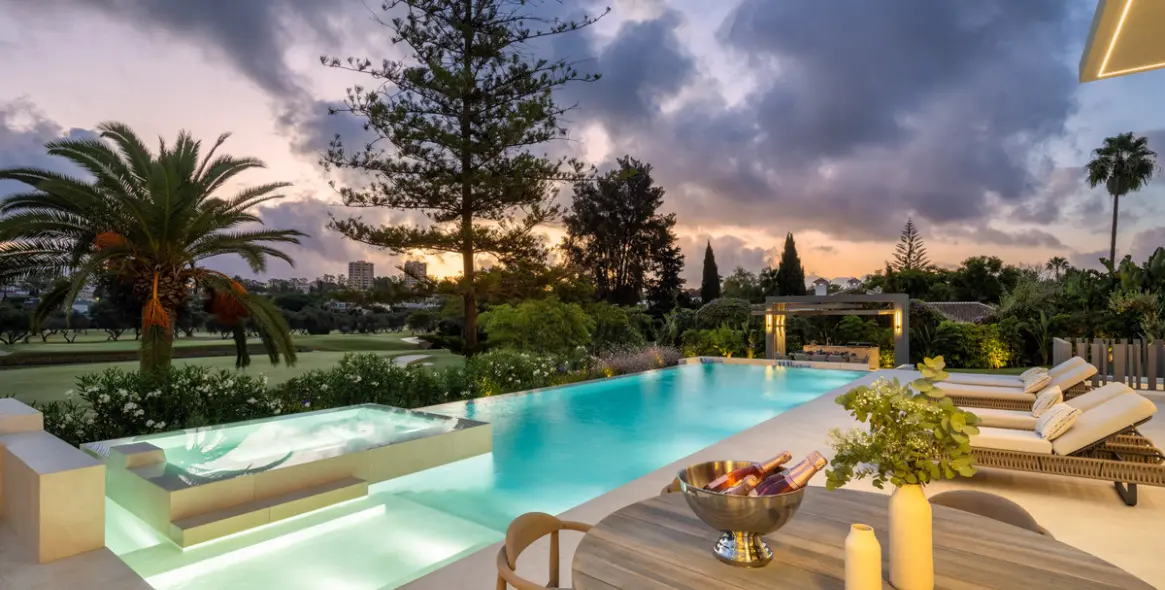 Venta de villa independiente en Nueva Andalucía 41