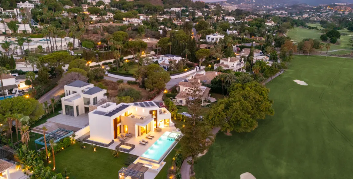 Venta de villa independiente en Nueva Andalucía 42