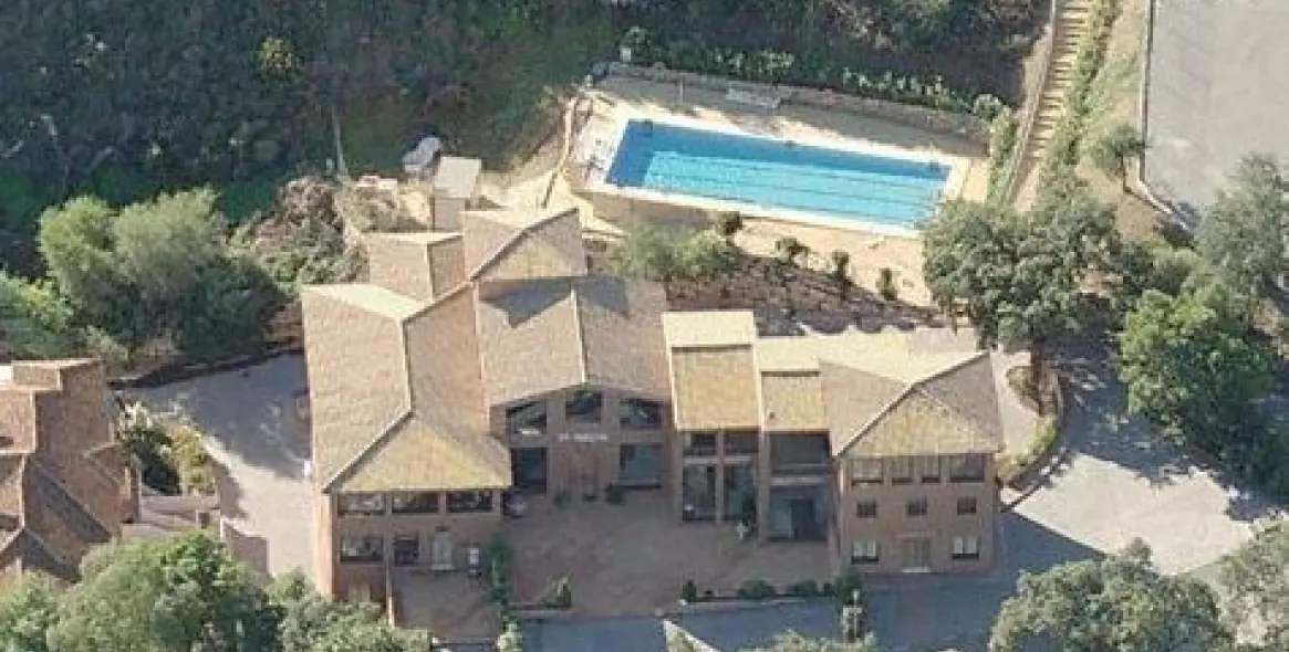 Sale of hotel in La Mairena 10