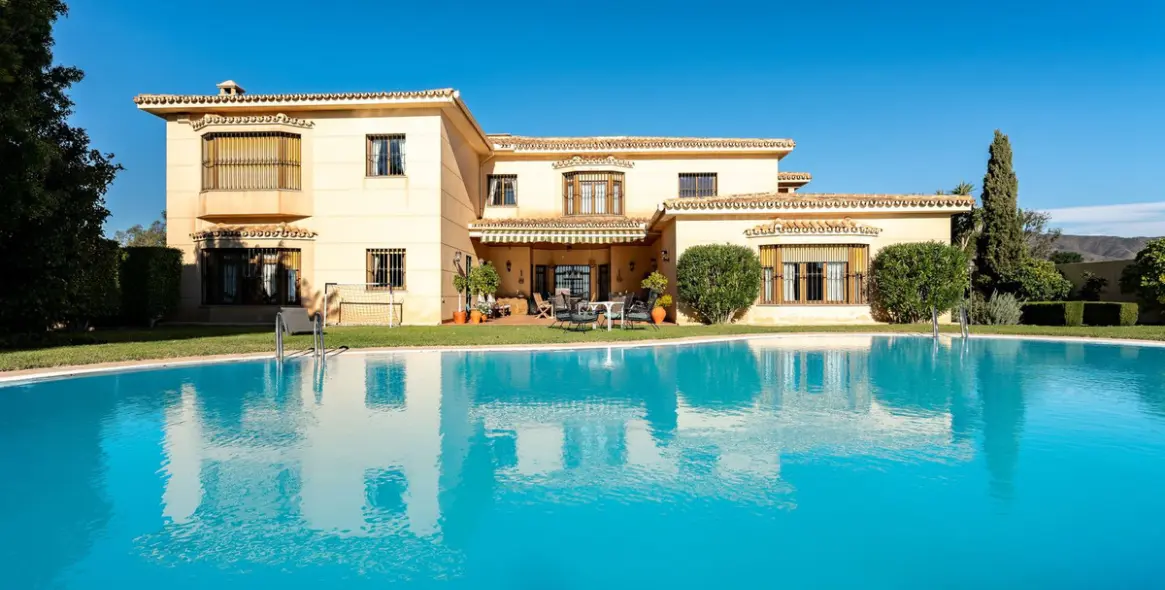 Продажа  отдельно стоящей виллы в Malaga (район Málaga Este) 2