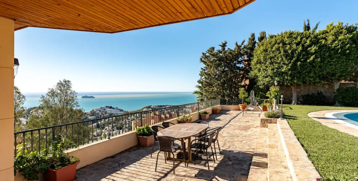 Продажа  отдельно стоящей виллы в Malaga (район Málaga Este) 3