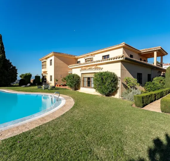 Oтдельно стоящая вилла R4921291