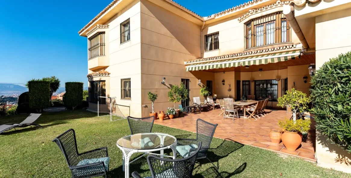 Продажа  отдельно стоящей виллы в Malaga (район Málaga Este) 6