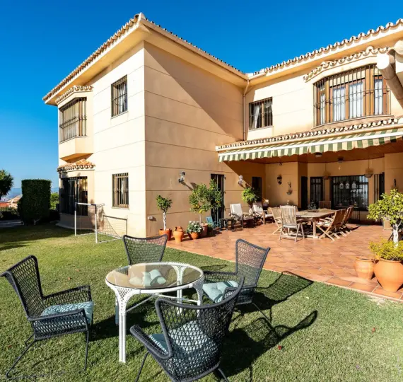 Oтдельно стоящая вилла R4921291