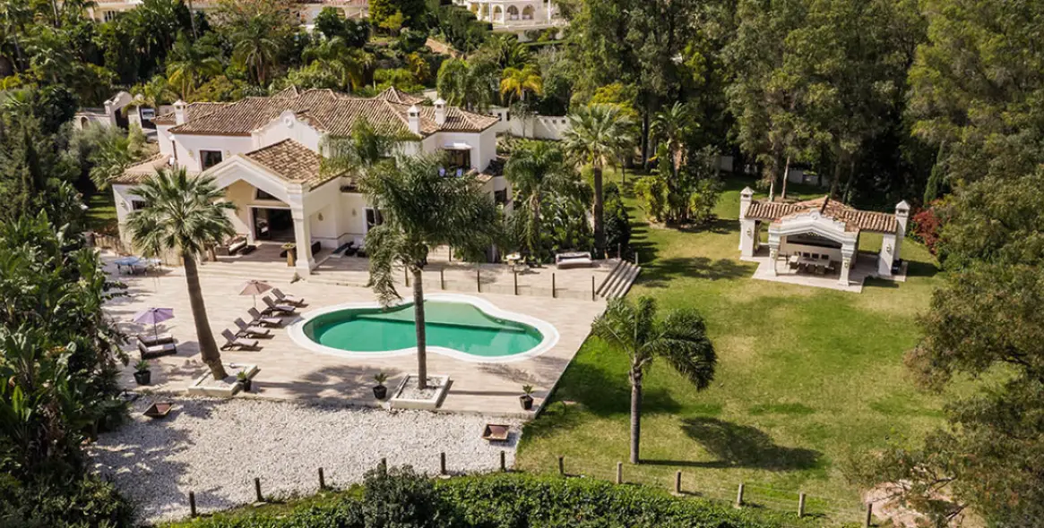 Продажа  отдельно стоящей виллы в Nueva Andalucía 2