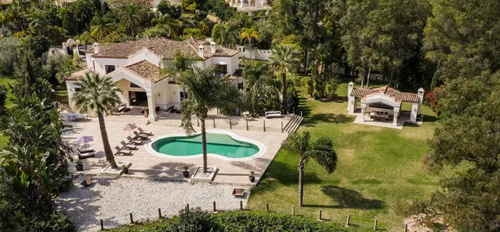 Venta de villa independiente en Nueva Andalucía 1