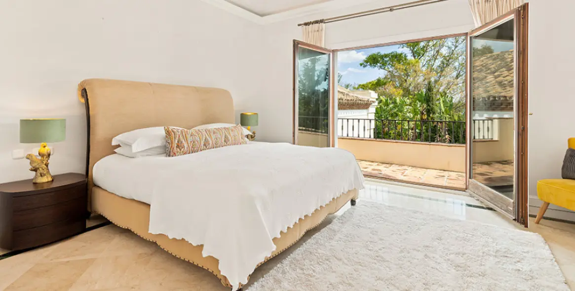 Продажа  отдельно стоящей виллы в Nueva Andalucía 23