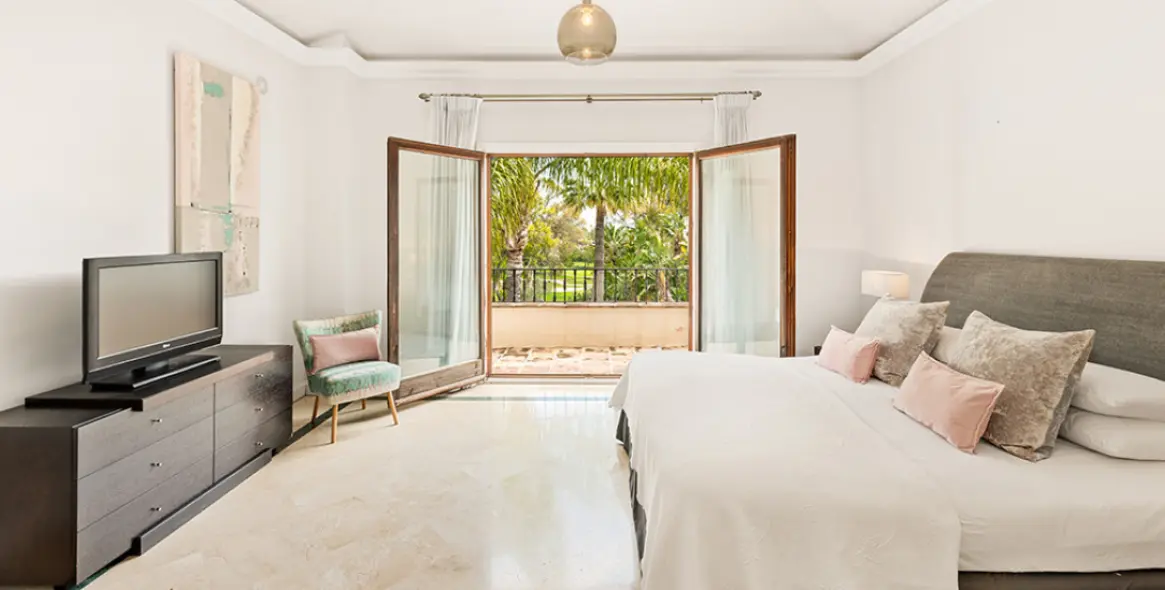 Продажа  отдельно стоящей виллы в Nueva Andalucía 25