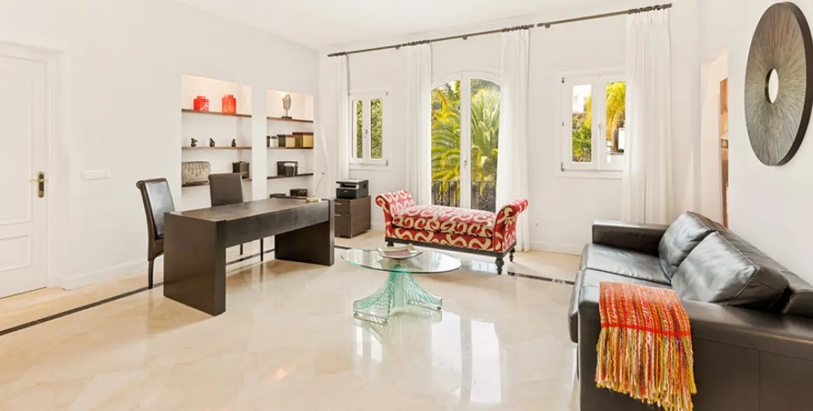 Продажа  отдельно стоящей виллы в Nueva Andalucía 27