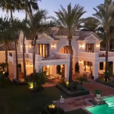 Venta de villa independiente en Guadalmina Baja