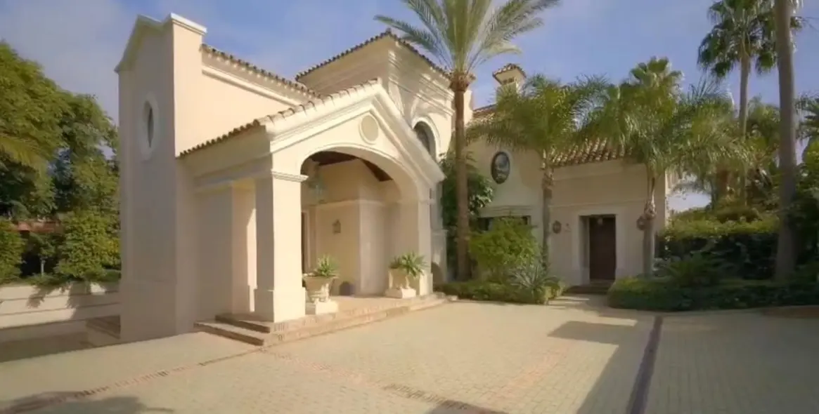 Продажа  отдельно стоящей виллы в Guadalmina Baja 11