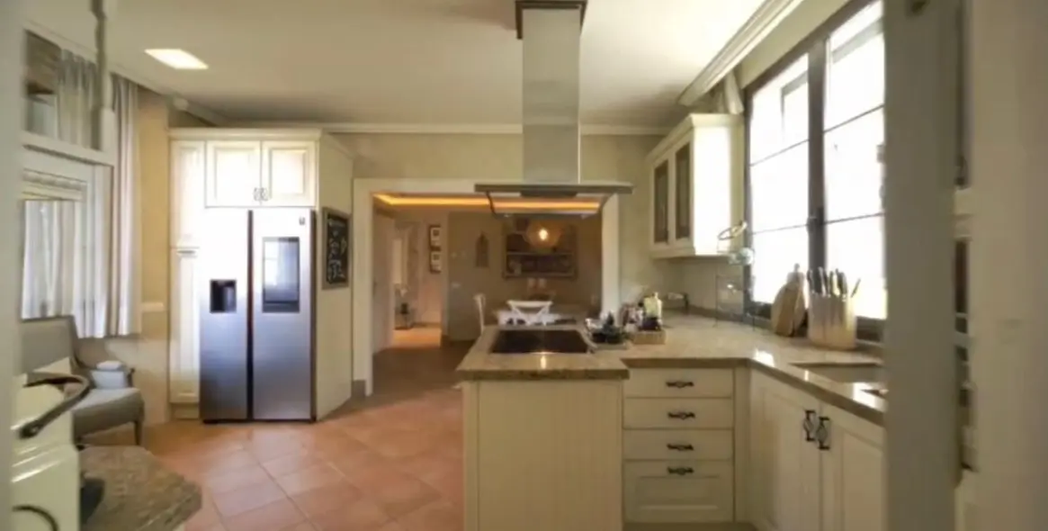 Продажа  отдельно стоящей виллы в Guadalmina Baja 13