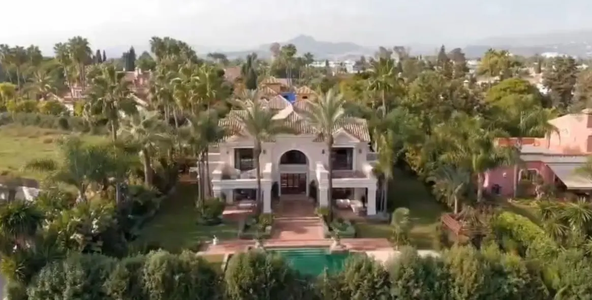 Продажа  отдельно стоящей виллы в Guadalmina Baja 14